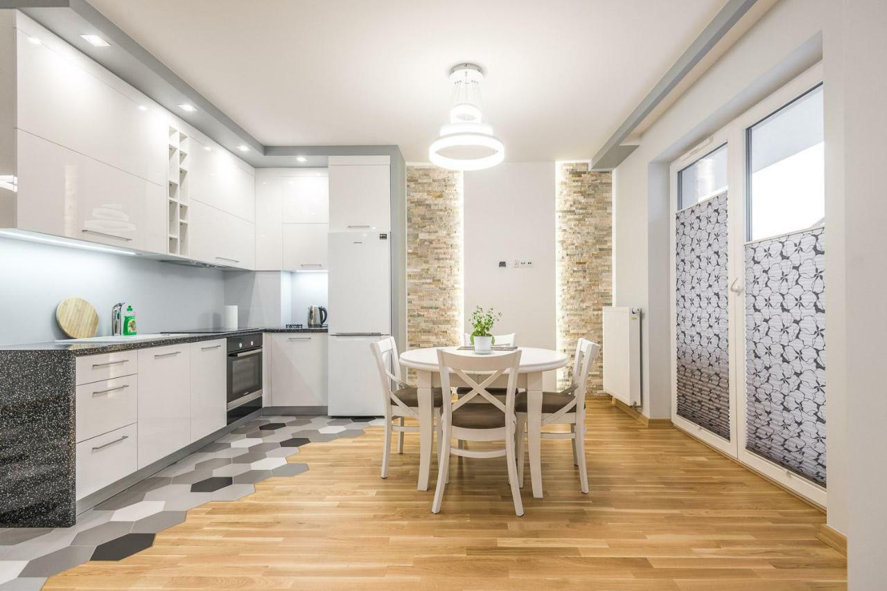 Apartament 48M W Centrum Grojca Grojec  Eksteriør bilde