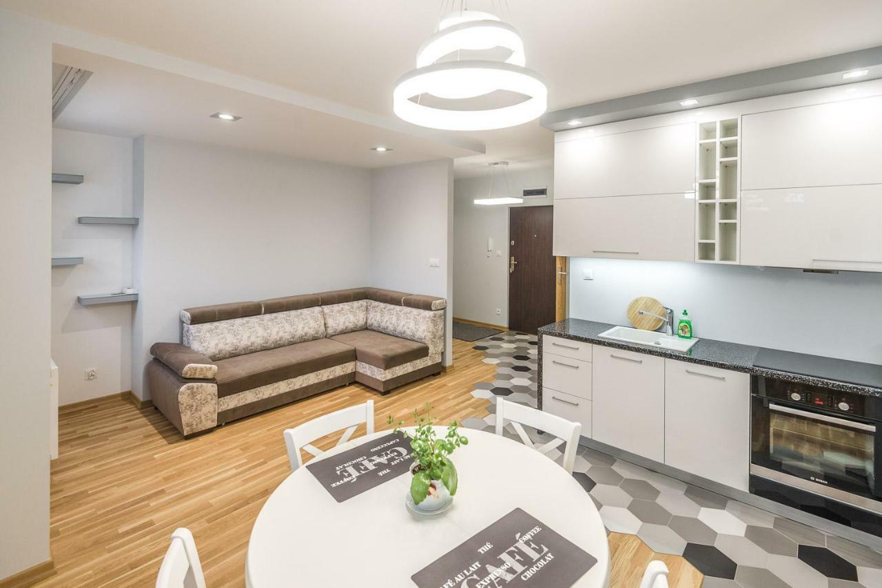 Apartament 48M W Centrum Grojca Grojec  Eksteriør bilde