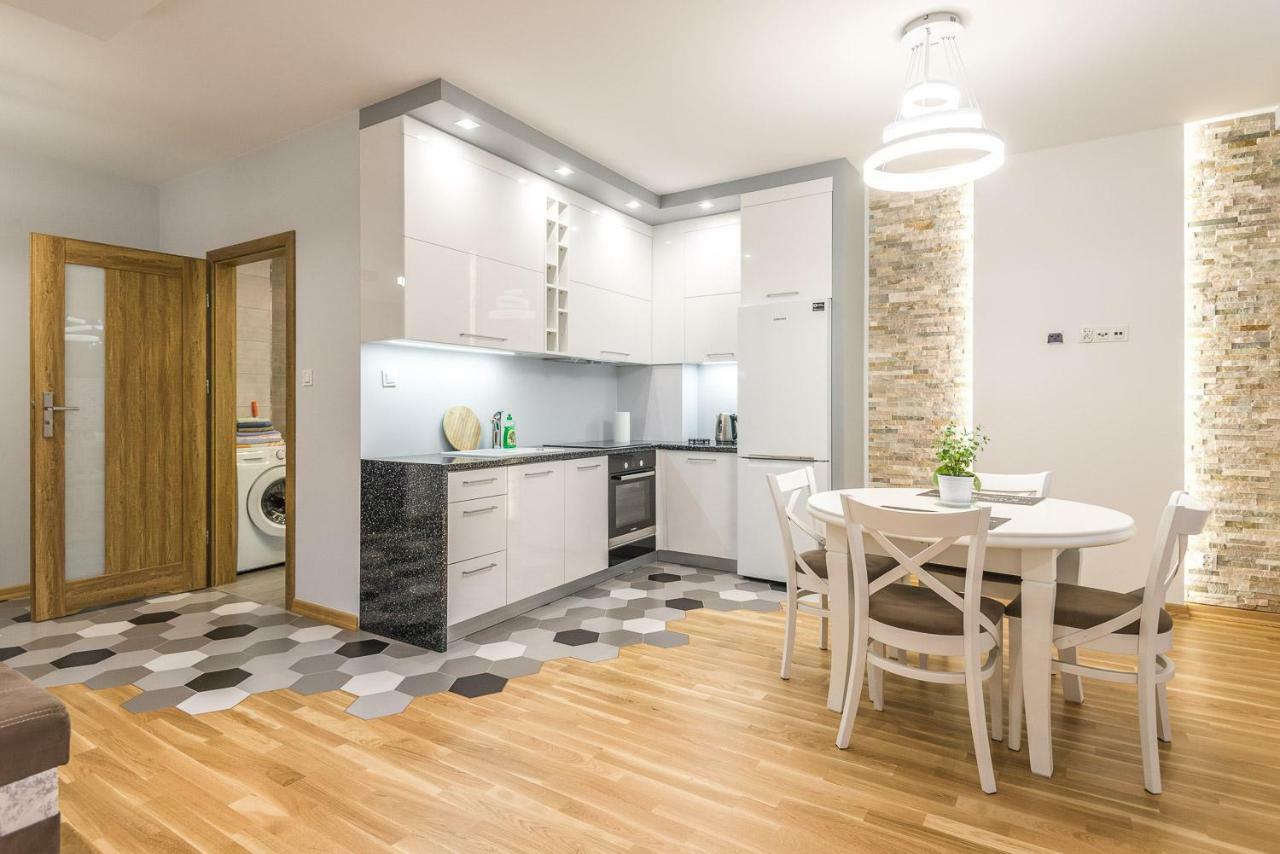 Apartament 48M W Centrum Grojca Grojec  Eksteriør bilde
